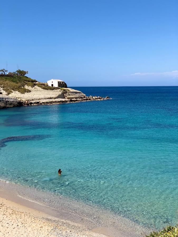 B&B La Finestra Sul Porto Porto Torres Exterior photo