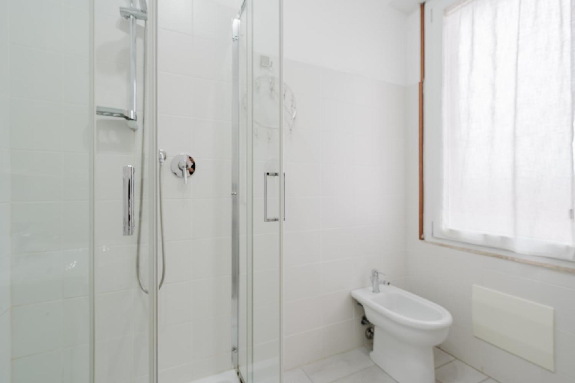 B&B La Finestra Sul Porto Porto Torres Exterior photo